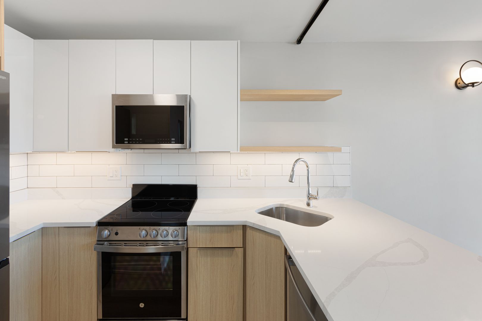 Chicago Apartment: 6166 N Sheridan Rd