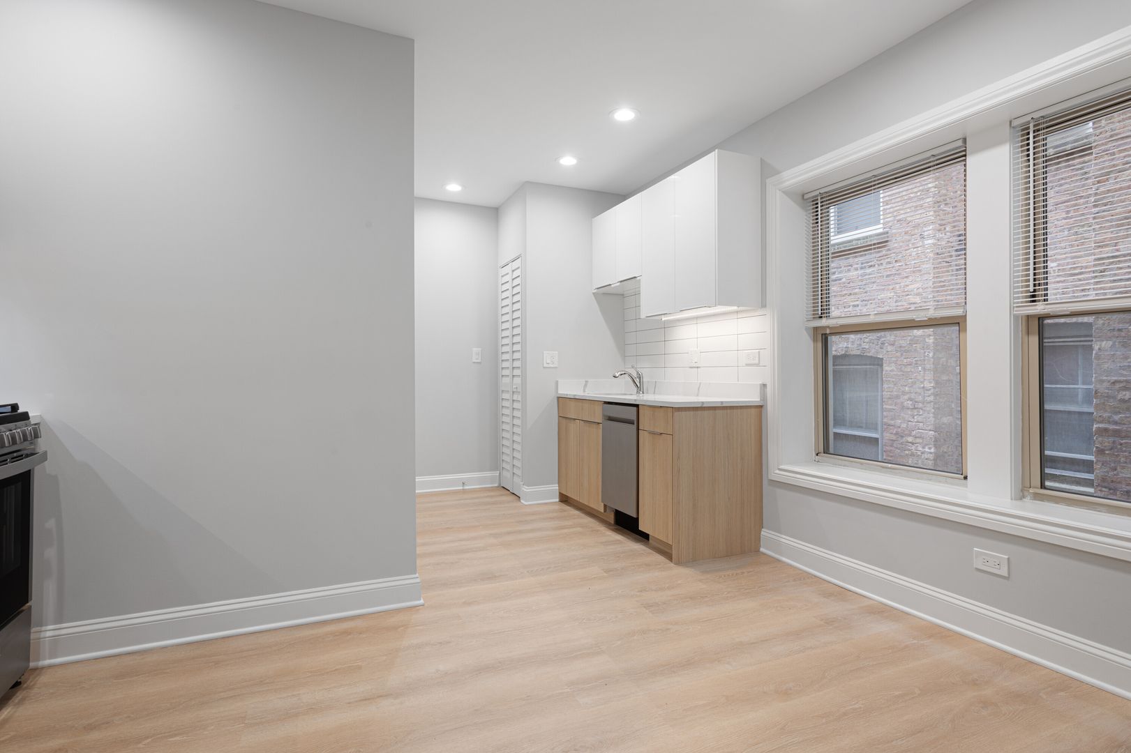 Chicago Apartment: 1627-35 W Chase Ave.