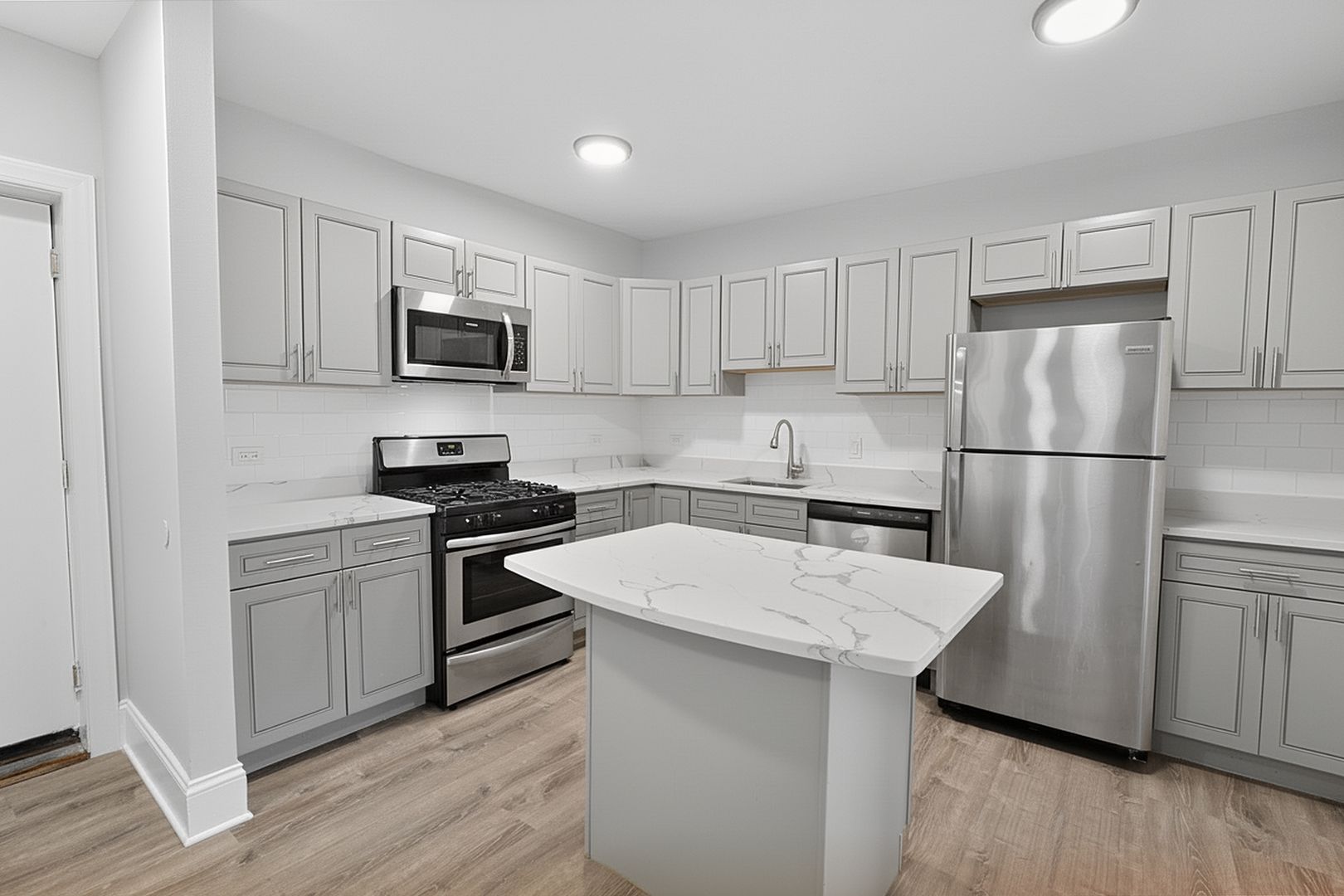 Chicago Apartment: 7736-42 N Ashland Ave