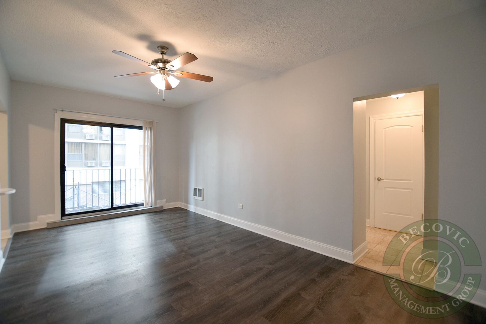 Chicago Apartment: 4520 N Clarendon Ave