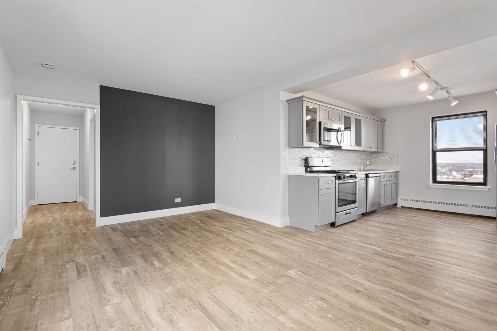 Chicago Apartment: 5858 N Sheridan Rd