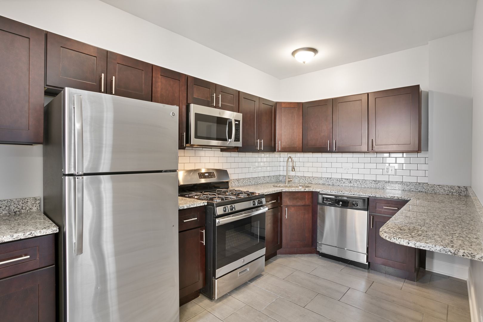 Chicago Apartment: 1608 W Sherwin Ave