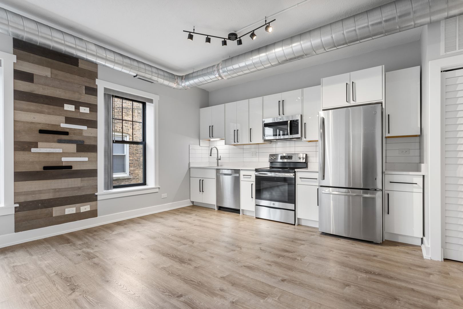 Chicago Apartment: 7645 N Sheridan Rd
