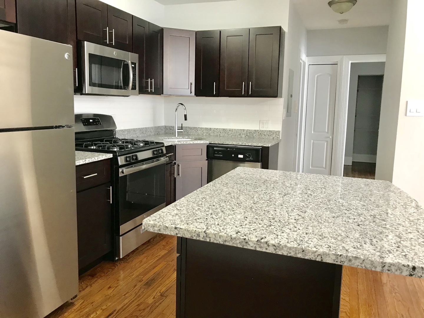 Chicago Apartment: 7736-42 N Ashland Ave, 1609-1611 W Juneway Ter