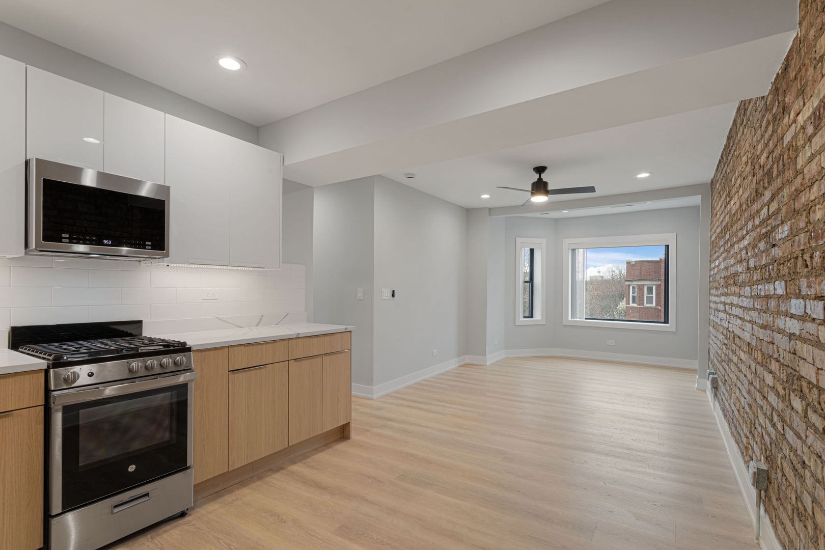 Chicago Apartment: 1548-1558.5 W Juneway