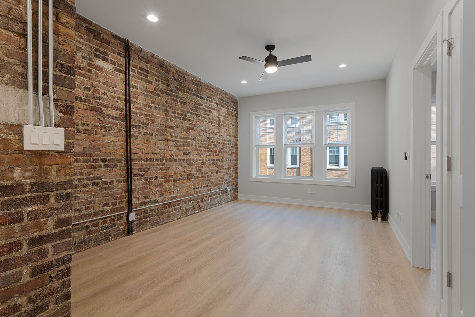 Chicago Apartment: 1902-1908 W Morse Ave