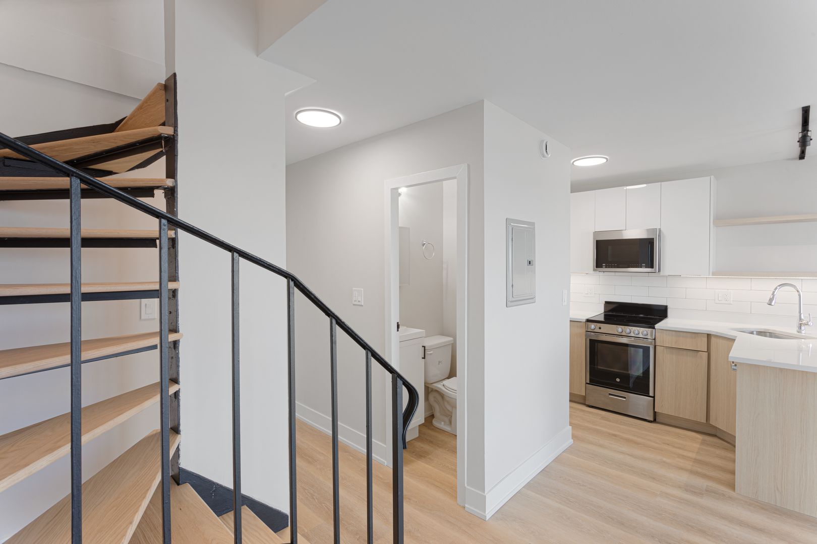 Chicago Apartment: 6166 N Sheridan Rd