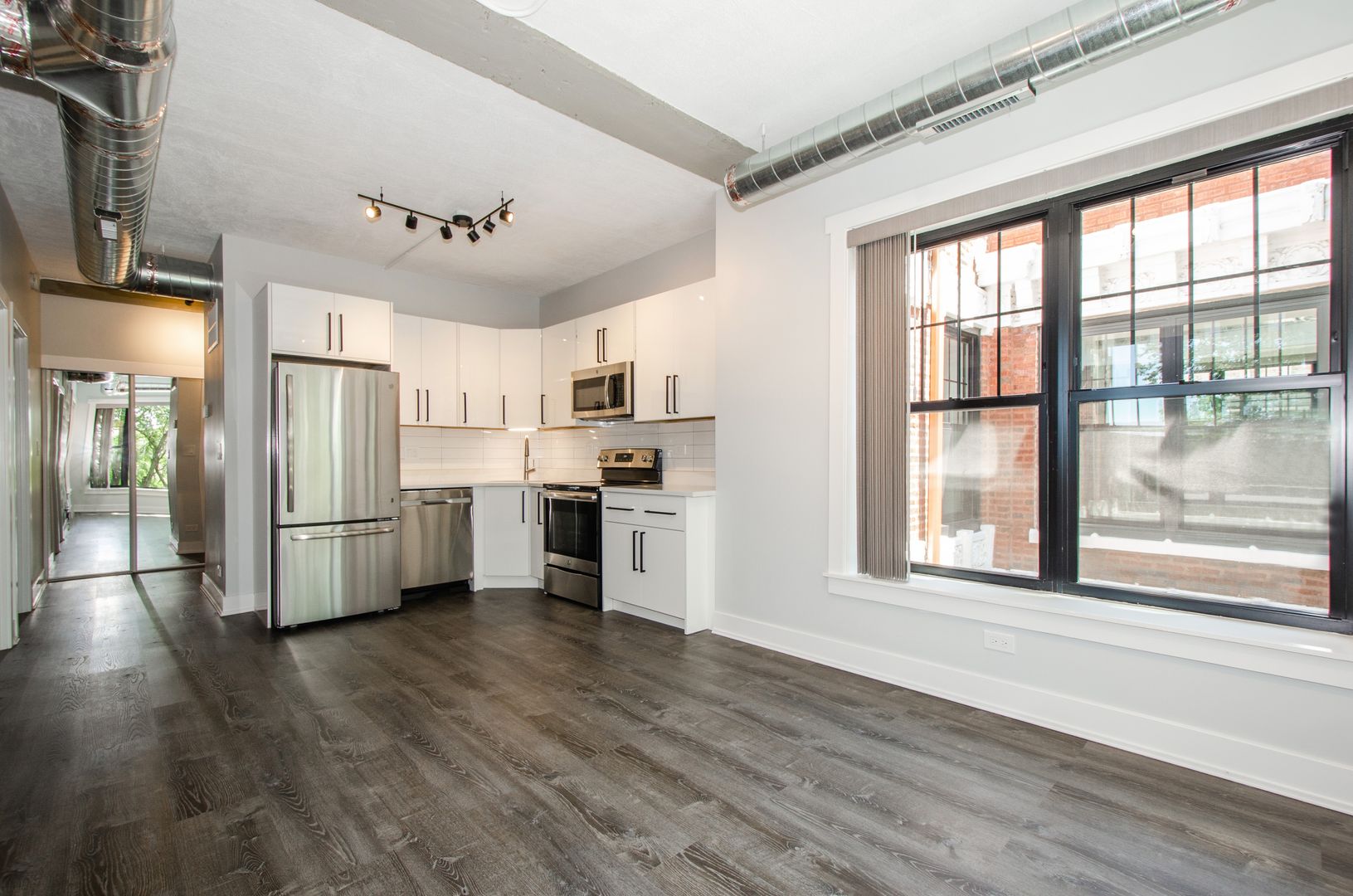 Chicago Apartment: 7645 N Sheridan Rd
