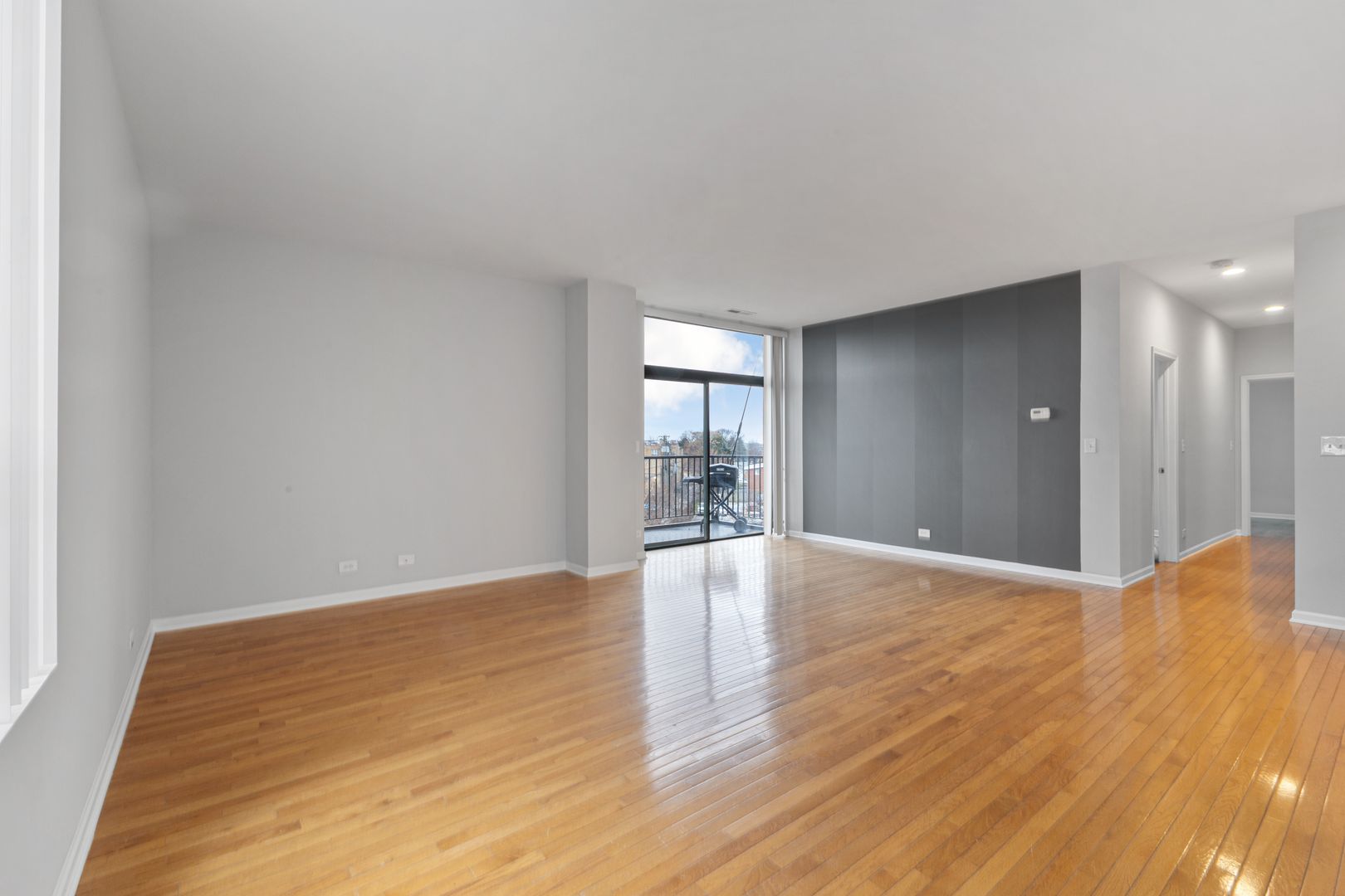 Chicago Apartment: 2451 W Howard Street