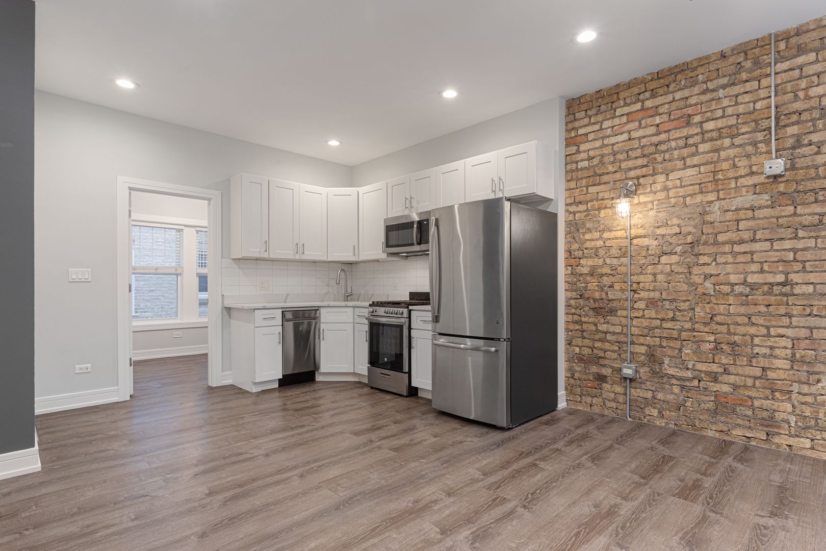 Chicago Apartment: 6035-6045 N Winthrop