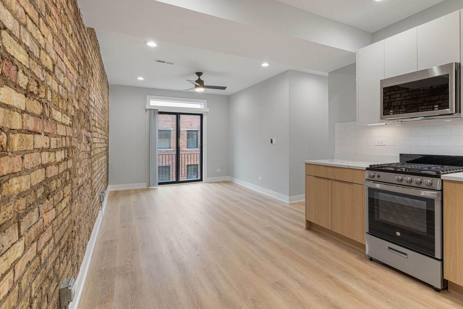 Chicago Apartment: 1548-1558.5 W Juneway