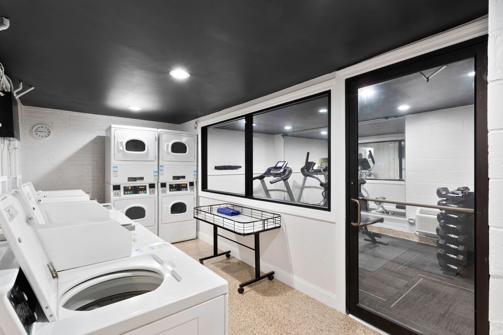 Chicago Apartment: 6758 N. Sheridan Rd.