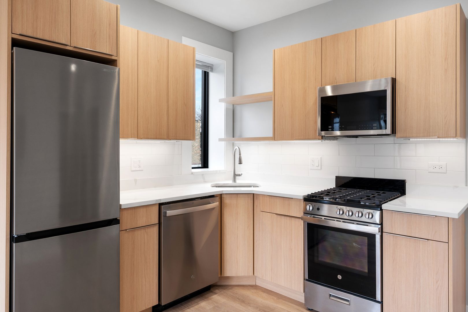 Chicago Apartment: 1546 W Jonquil Terrace