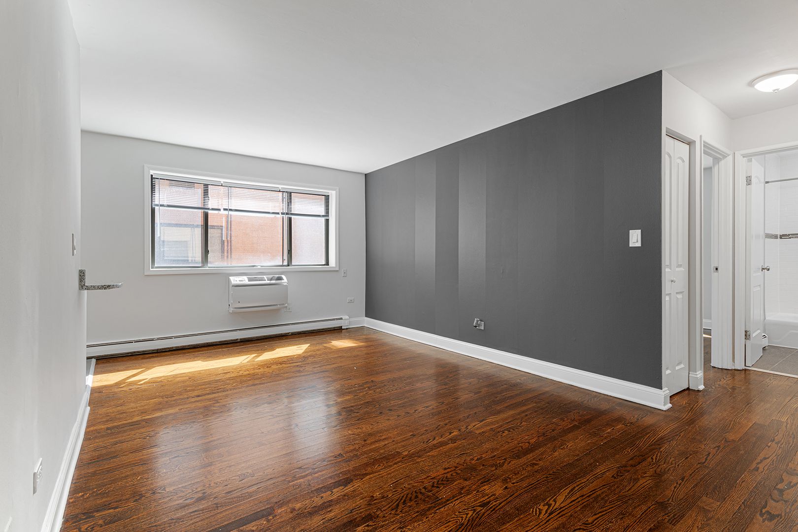 Chicago Apartment: 6201 N Kenmore Ave