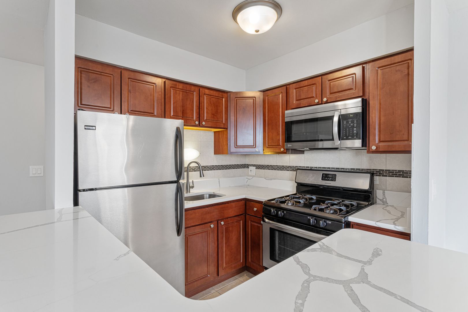 Chicago Apartment: 6758 N. Sheridan Rd.