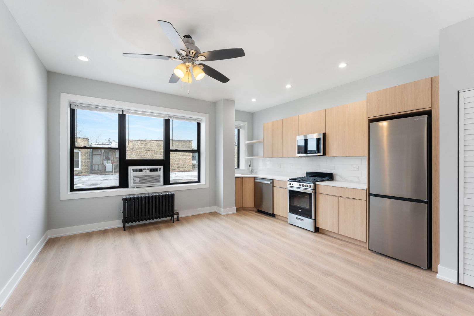 Chicago Apartment: 1546 W Jonquil Terrace