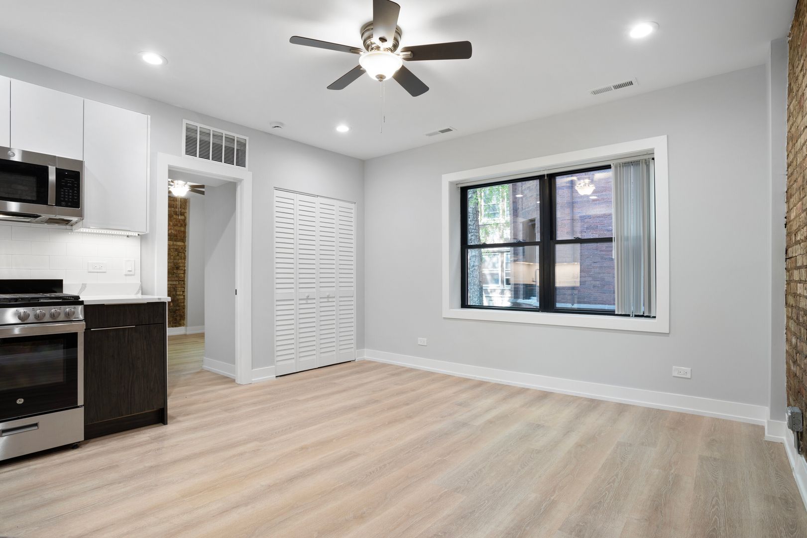 Chicago Apartment: 1548-1558.5 W Juneway