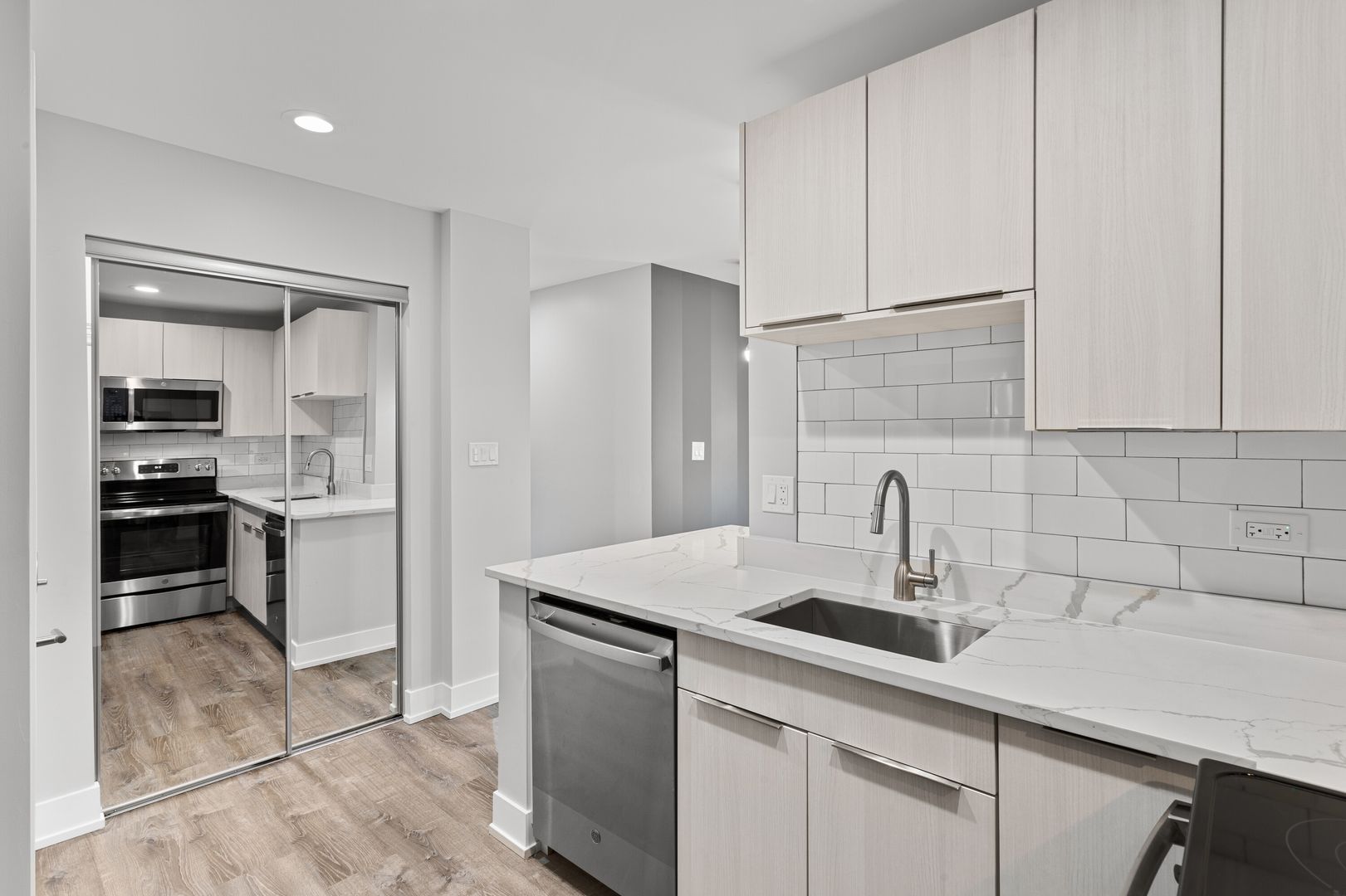 Chicago Apartment: 7070 N Sheridan Rd