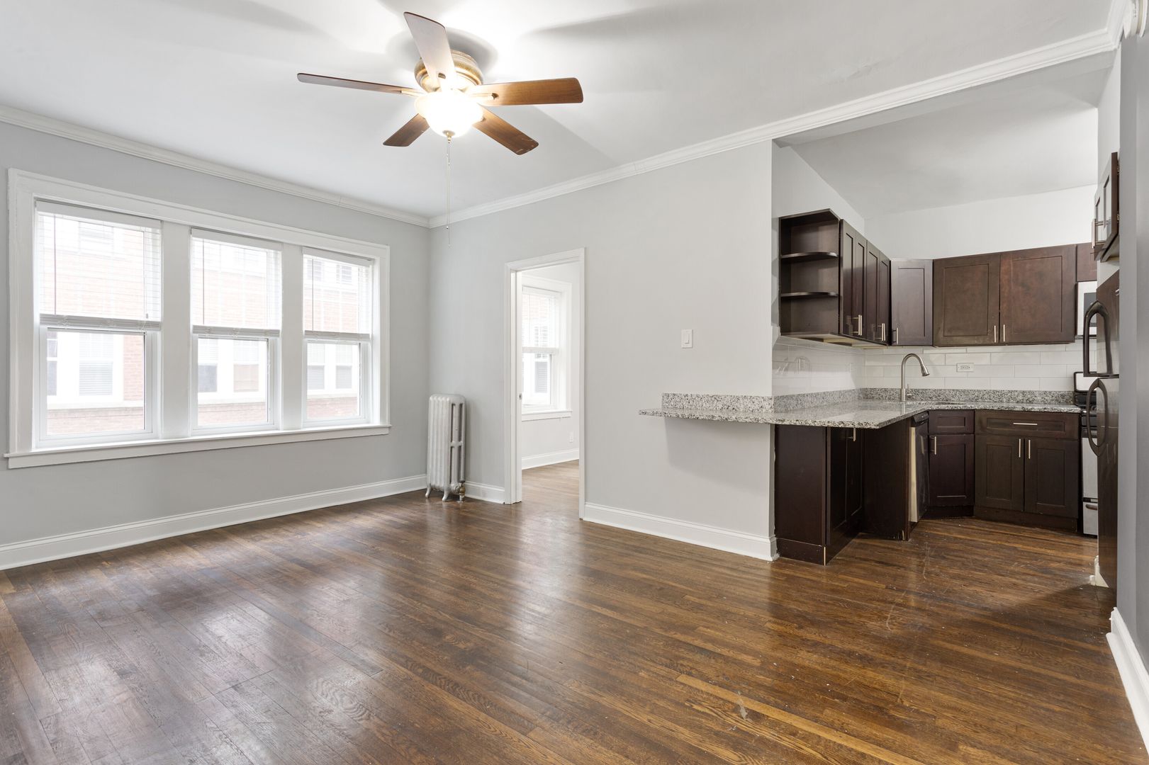 Chicago Apartment: 6100-6118 N Winthrop Ave