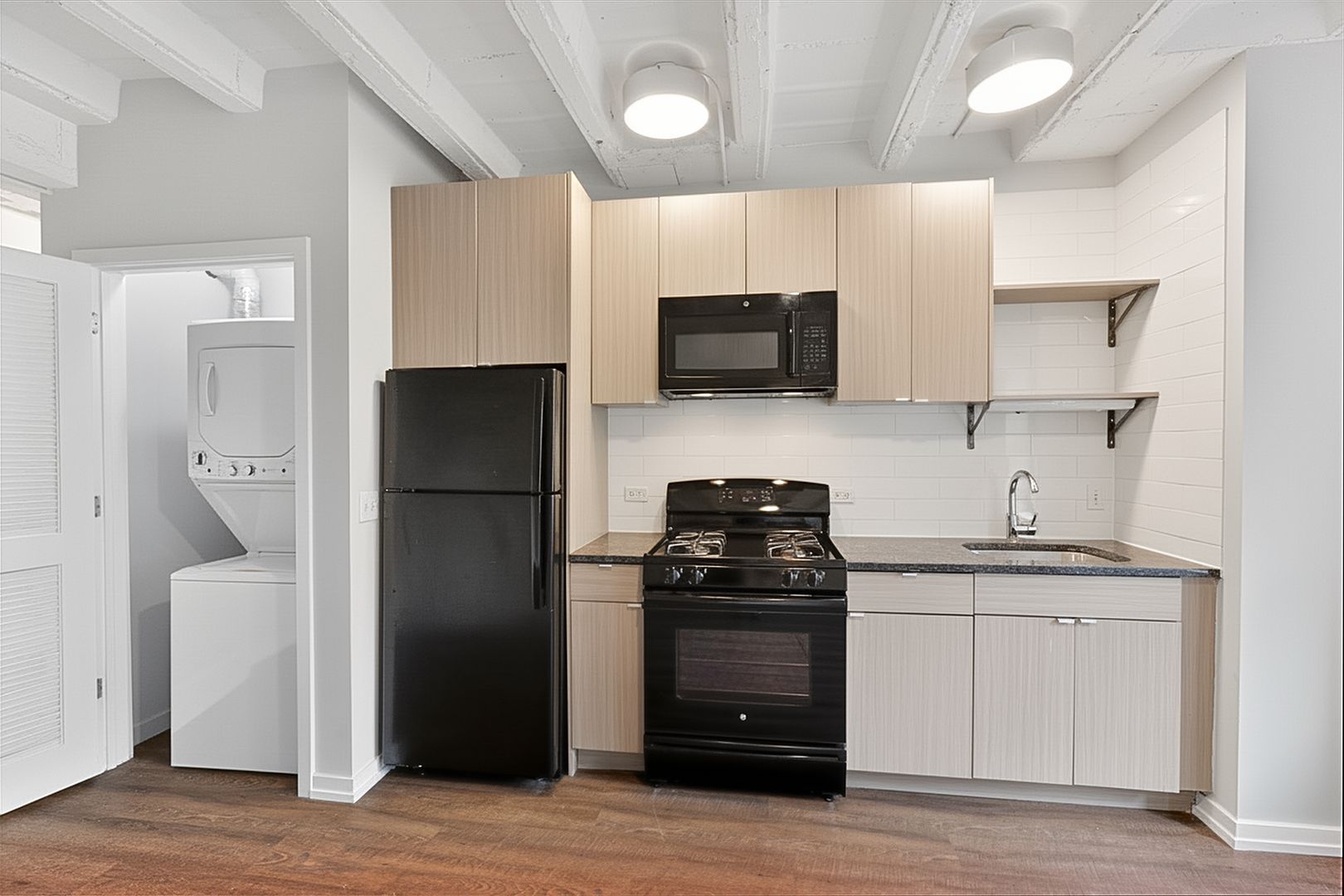 Chicago Apartment: 5718 N Winthrop Avenue