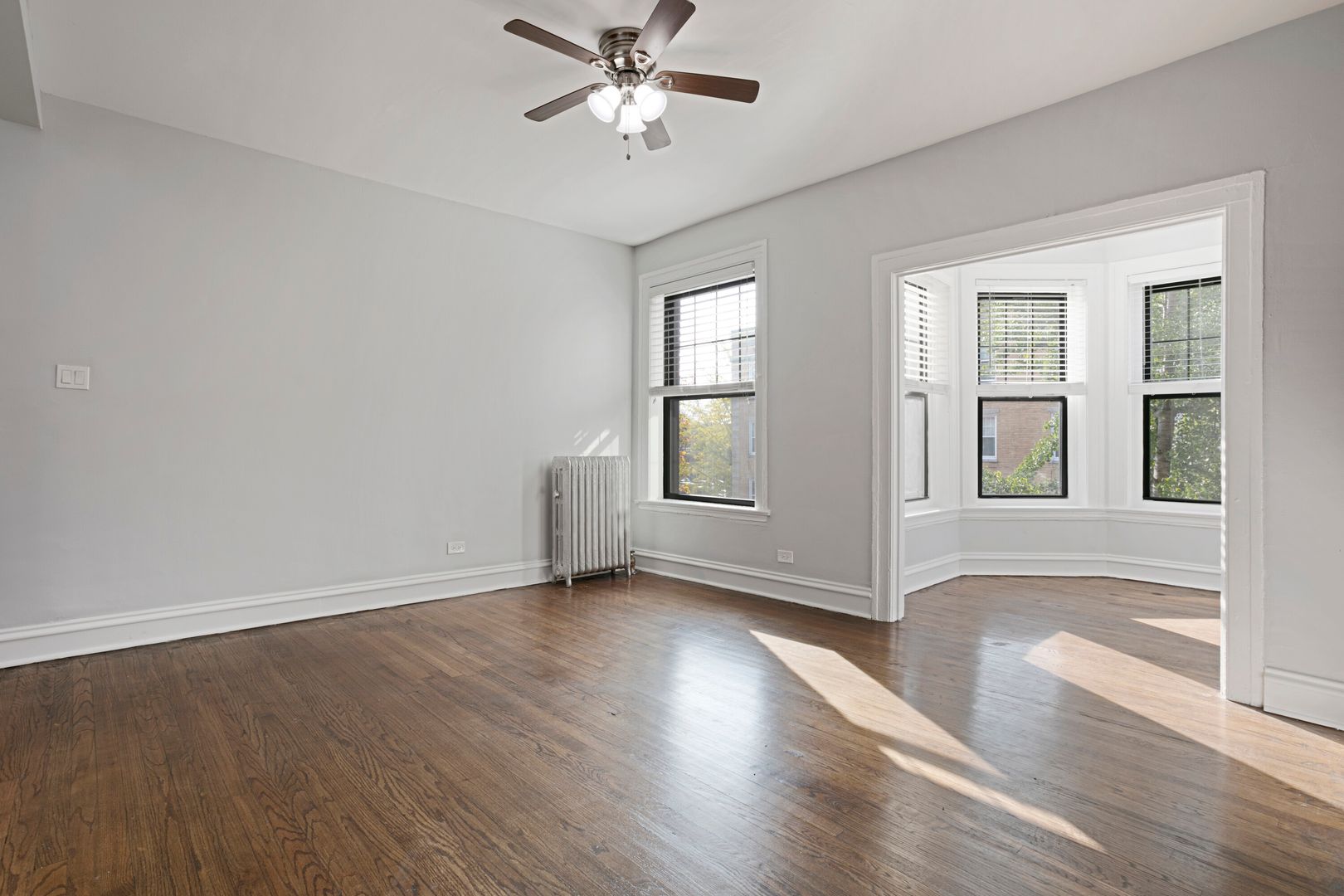 Chicago Apartment: 6100-6118 N Winthrop Ave