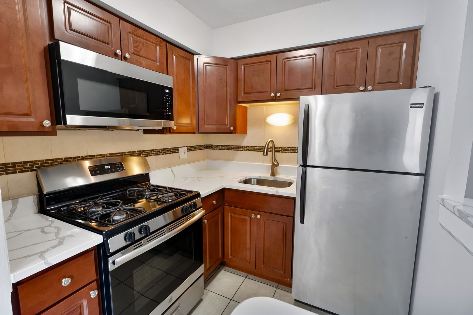Chicago Apartment: 6758 N. Sheridan Rd.