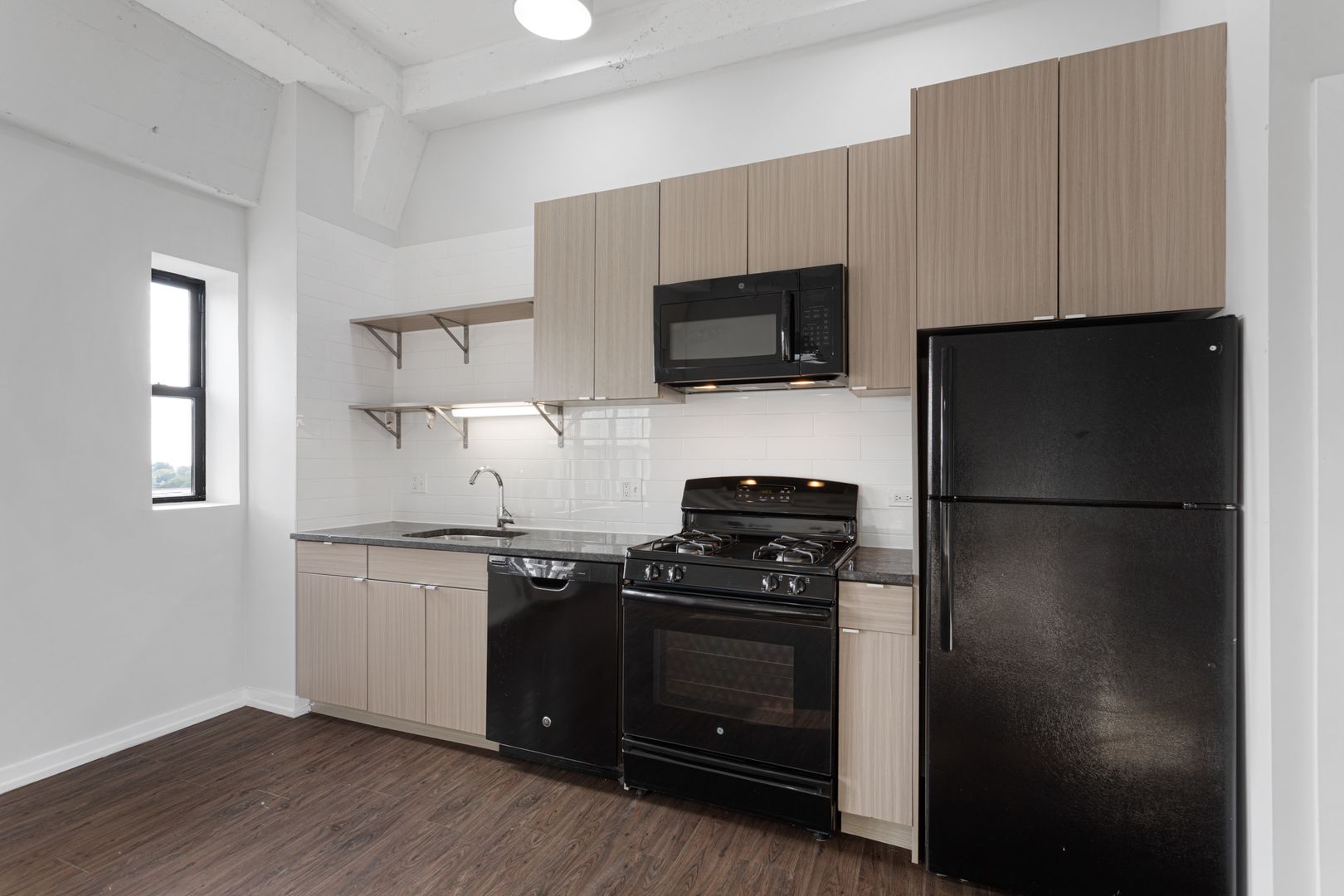 Chicago Apartment: 5718 N Winthrop Avenue