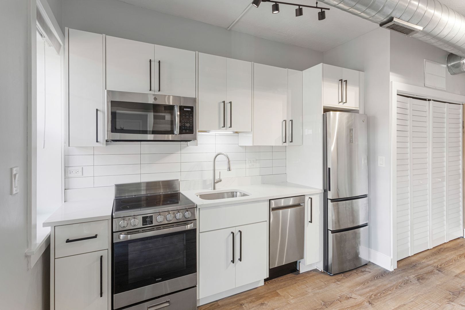 Chicago Apartment: 7645 N Sheridan Rd