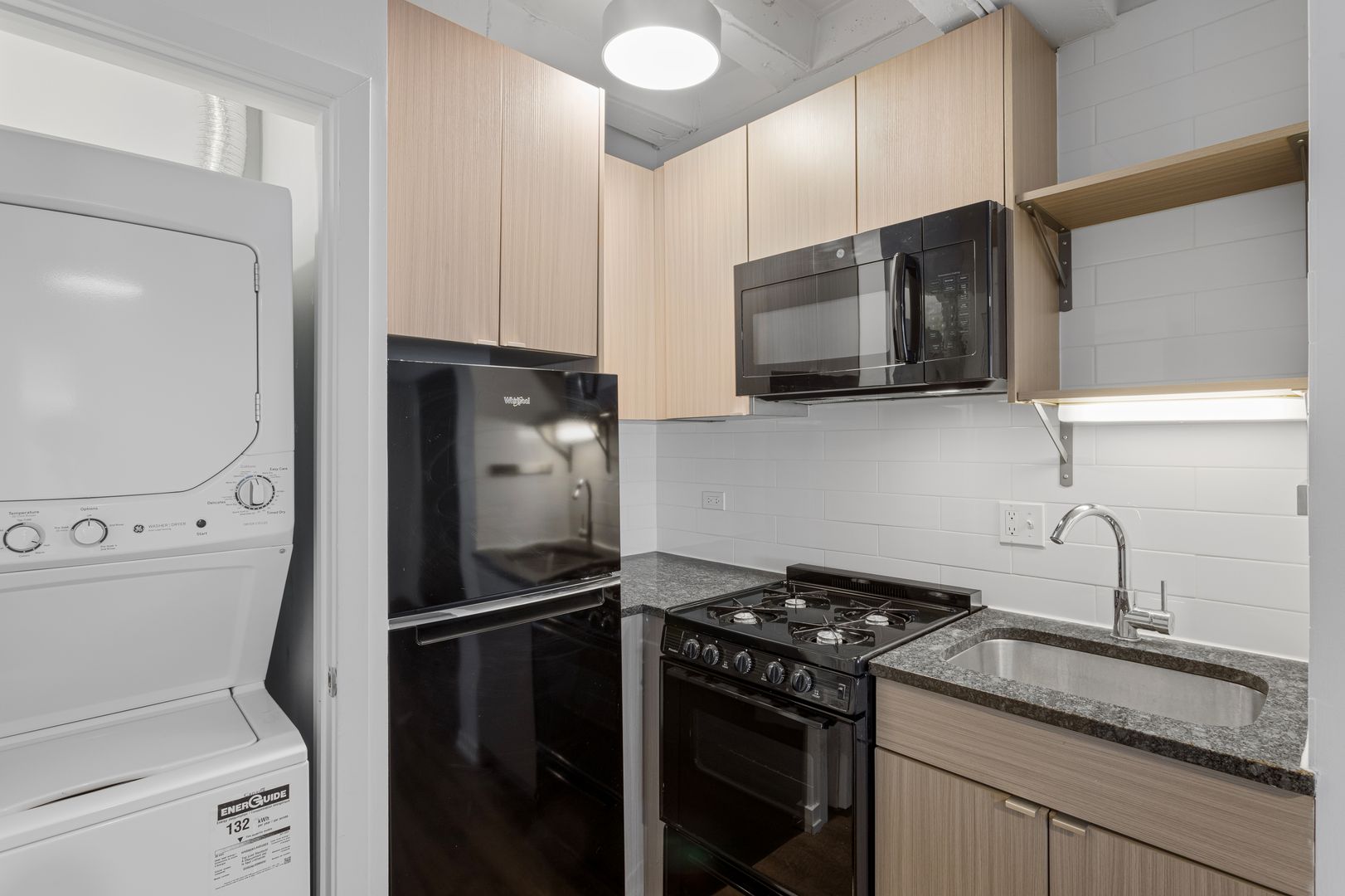 Chicago Apartment: 5718 N Winthrop Avenue