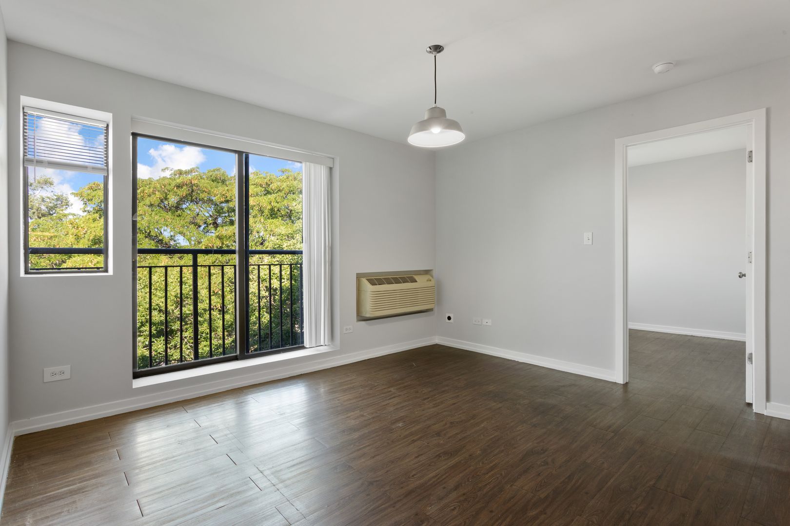 Chicago Apartment: 5411 N Winthrop Avenue