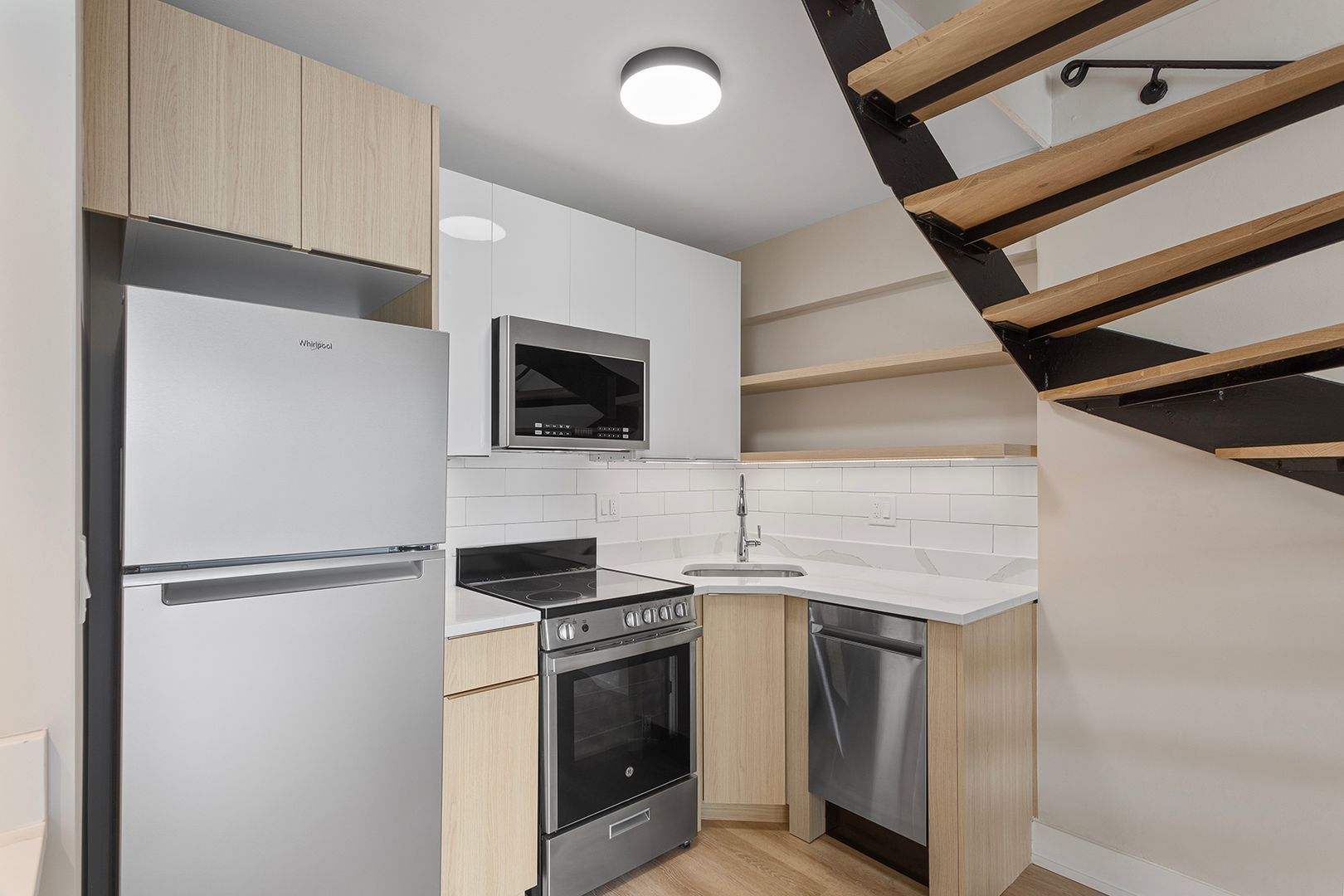 Chicago Apartment: 6166 N Sheridan Rd