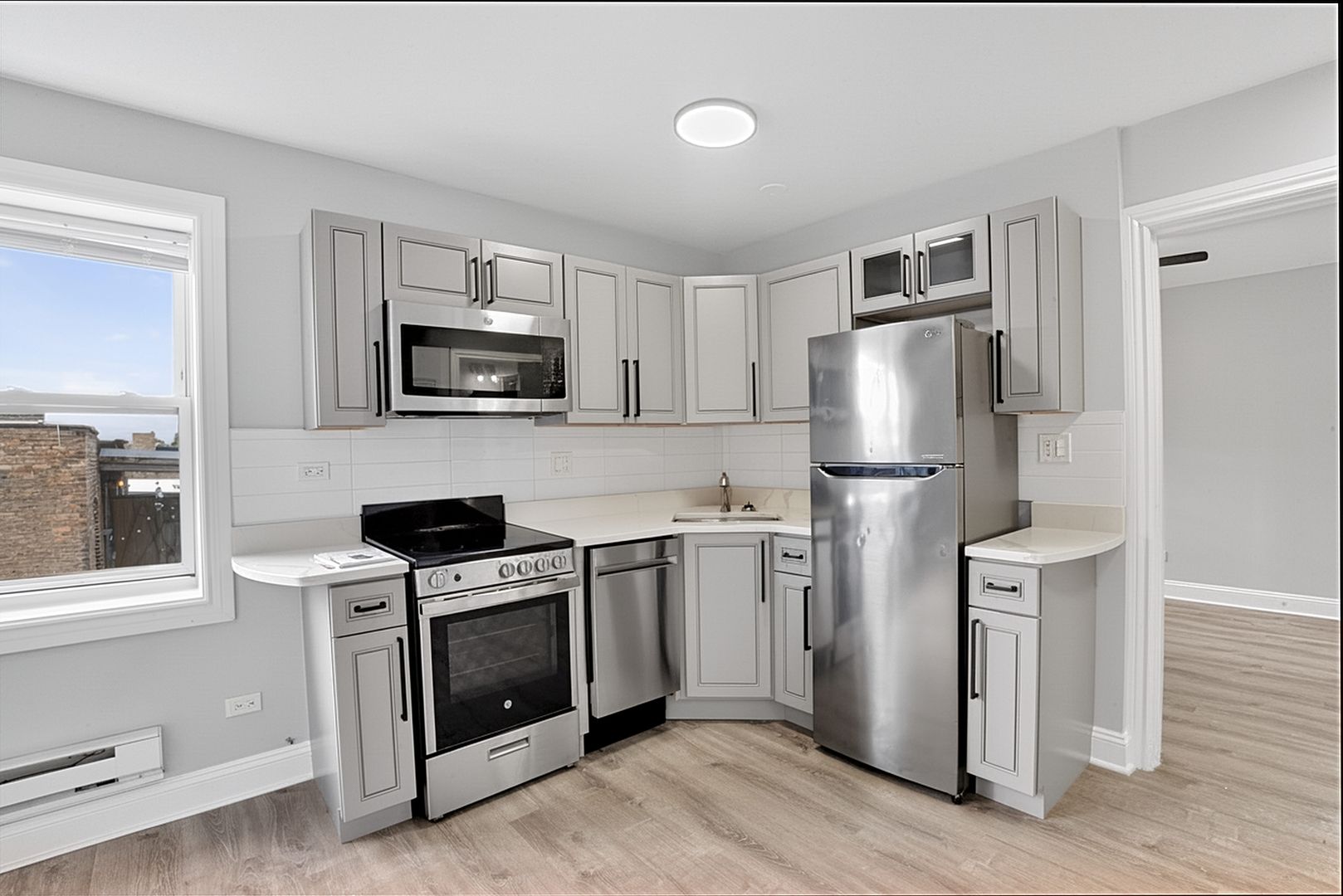 Chicago Apartment: 7710 N Sheridan Rd