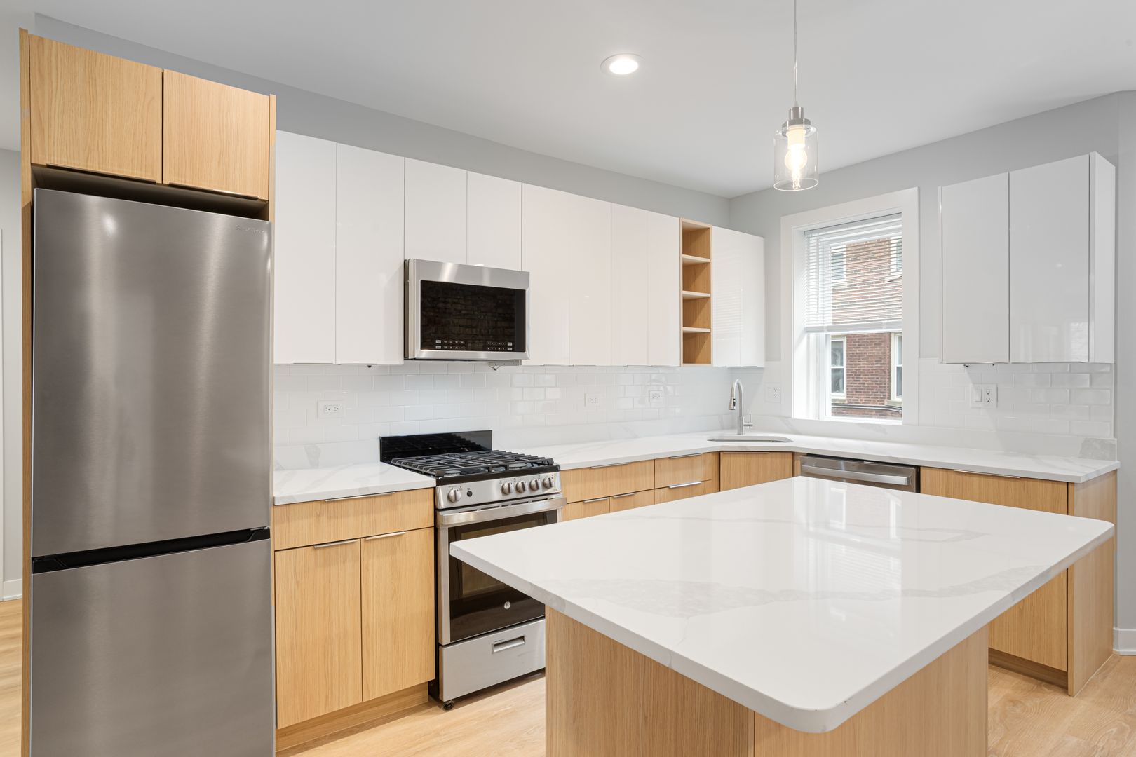 Chicago Apartment: 7381-89 N. Damen Ave