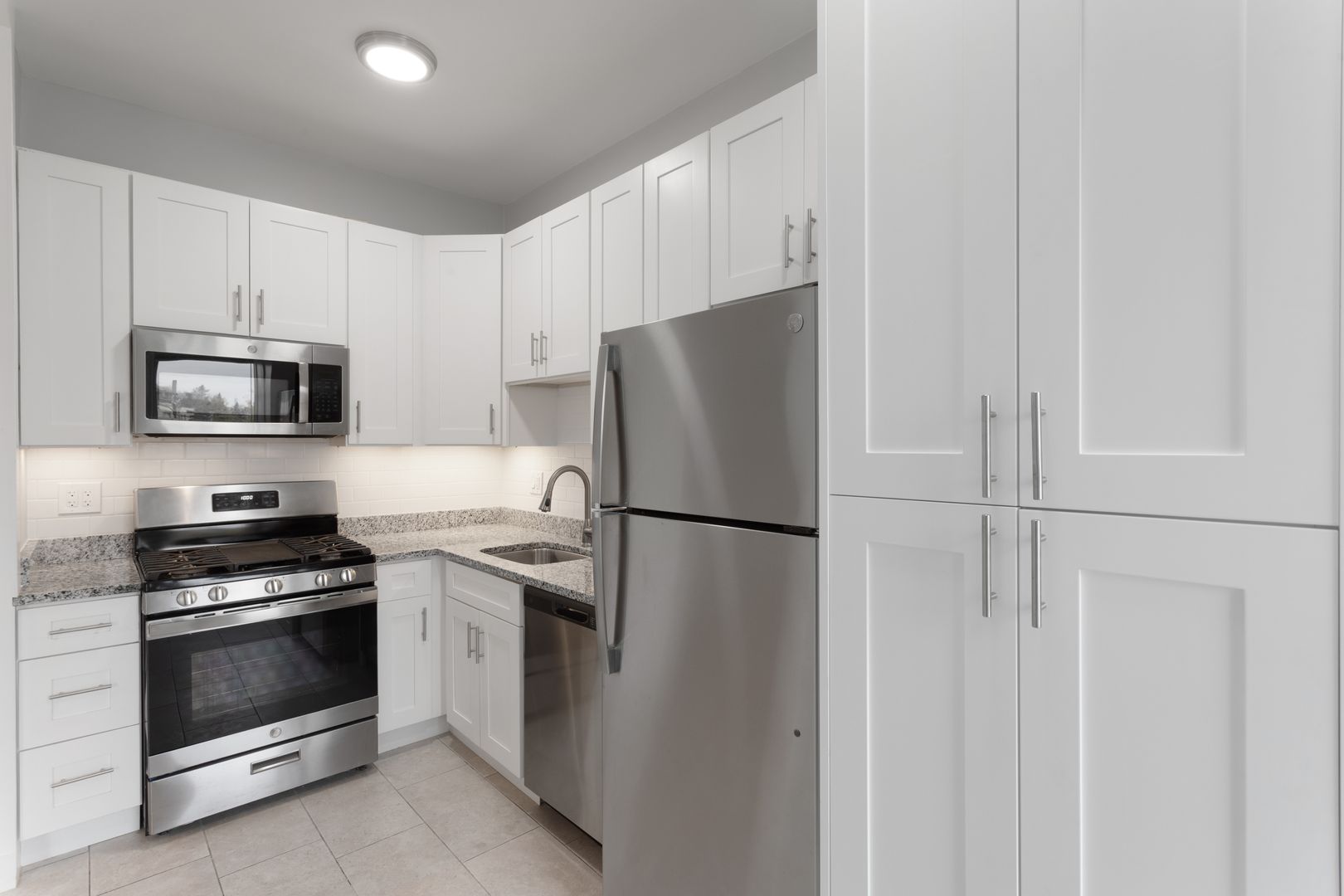 Chicago Apartment: 7600 N Sheridan Road