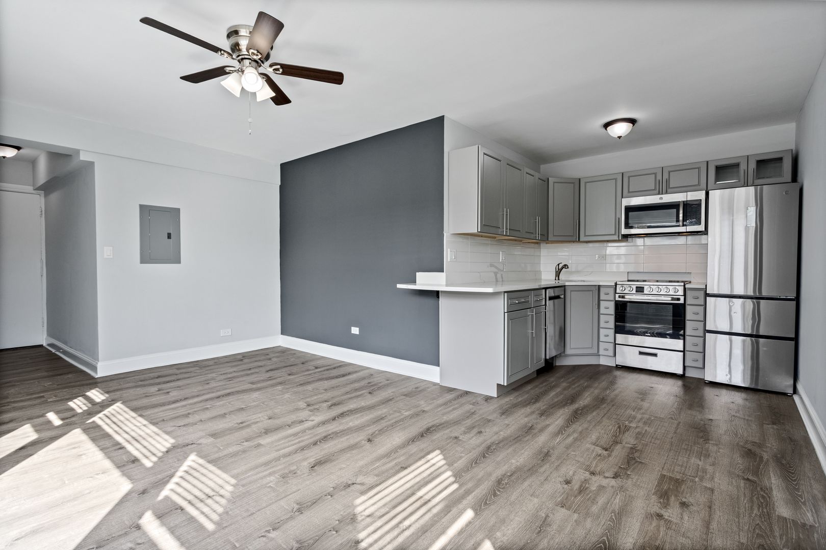 Chicago Apartment: 7710 N Sheridan Rd