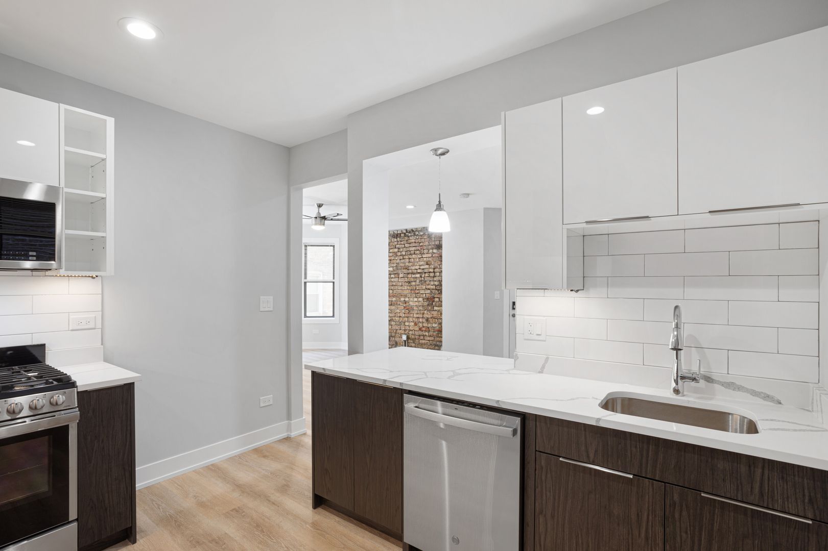 Chicago Apartment: 7510 - 7514 N Eastlake Ter