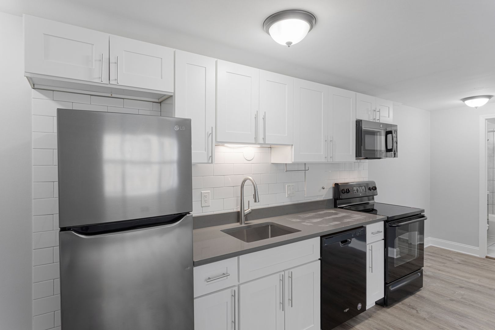 Chicago Apartment: 7710 N Sheridan Rd