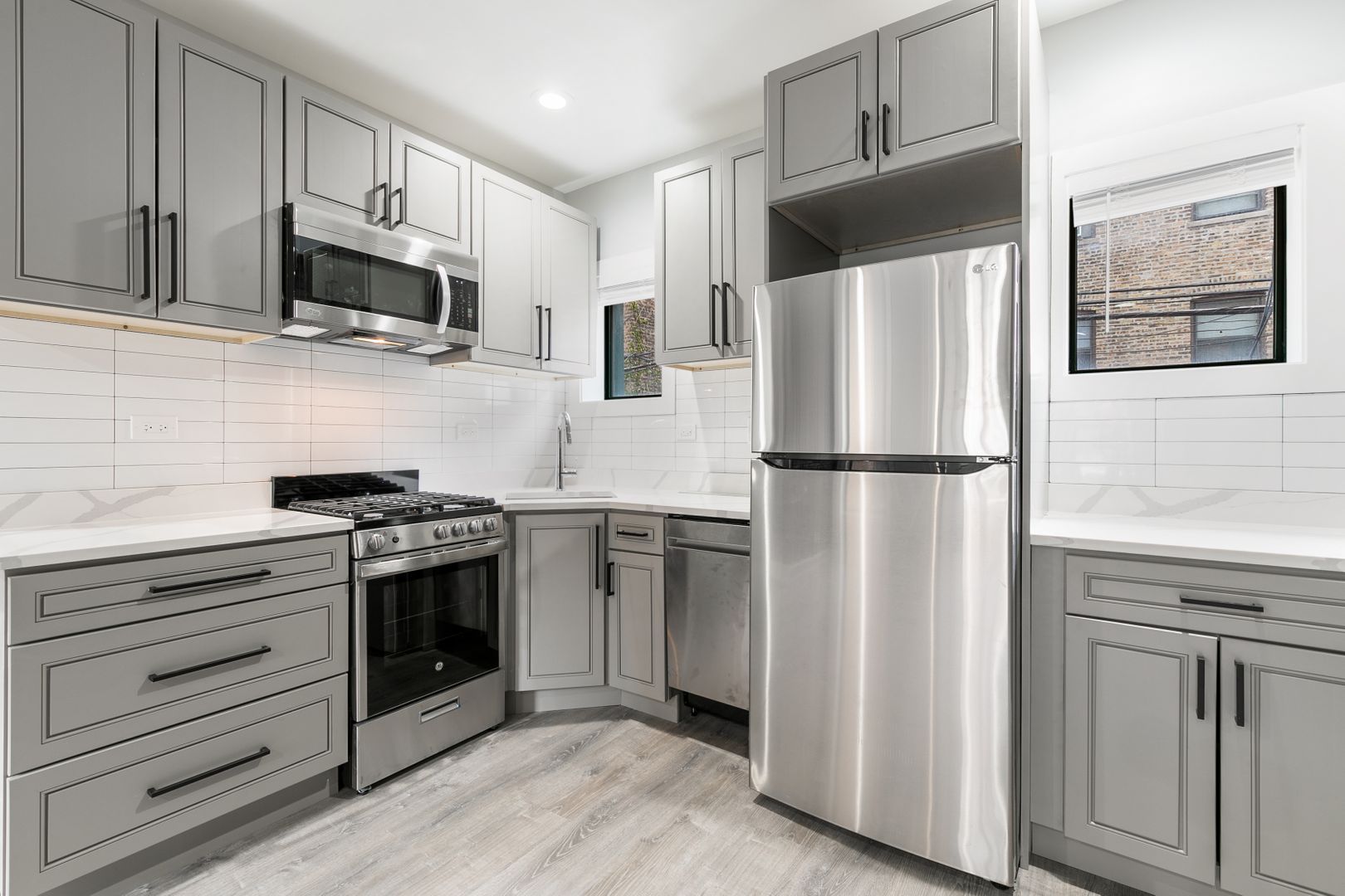 Chicago Apartment: 7736-42 N Eastlake Terrace