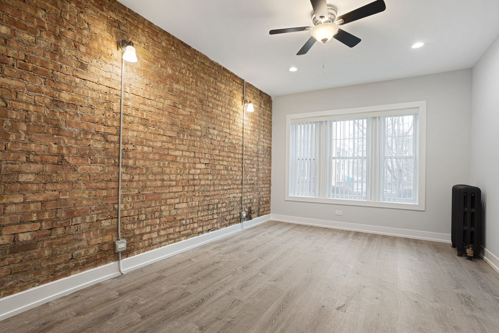 Chicago Apartment: 1902-1908 W Morse Ave