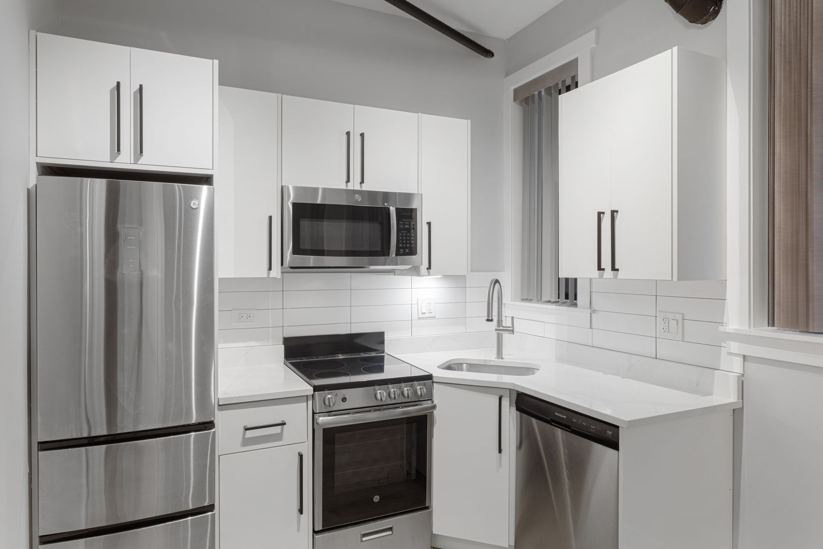 Chicago Apartment: 7645 N Sheridan Rd