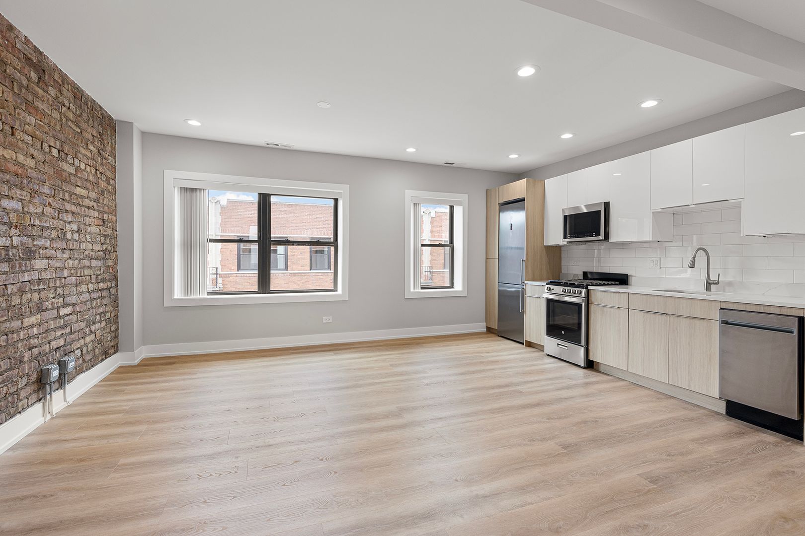 Chicago Apartment: 1548-1558.5 W Juneway