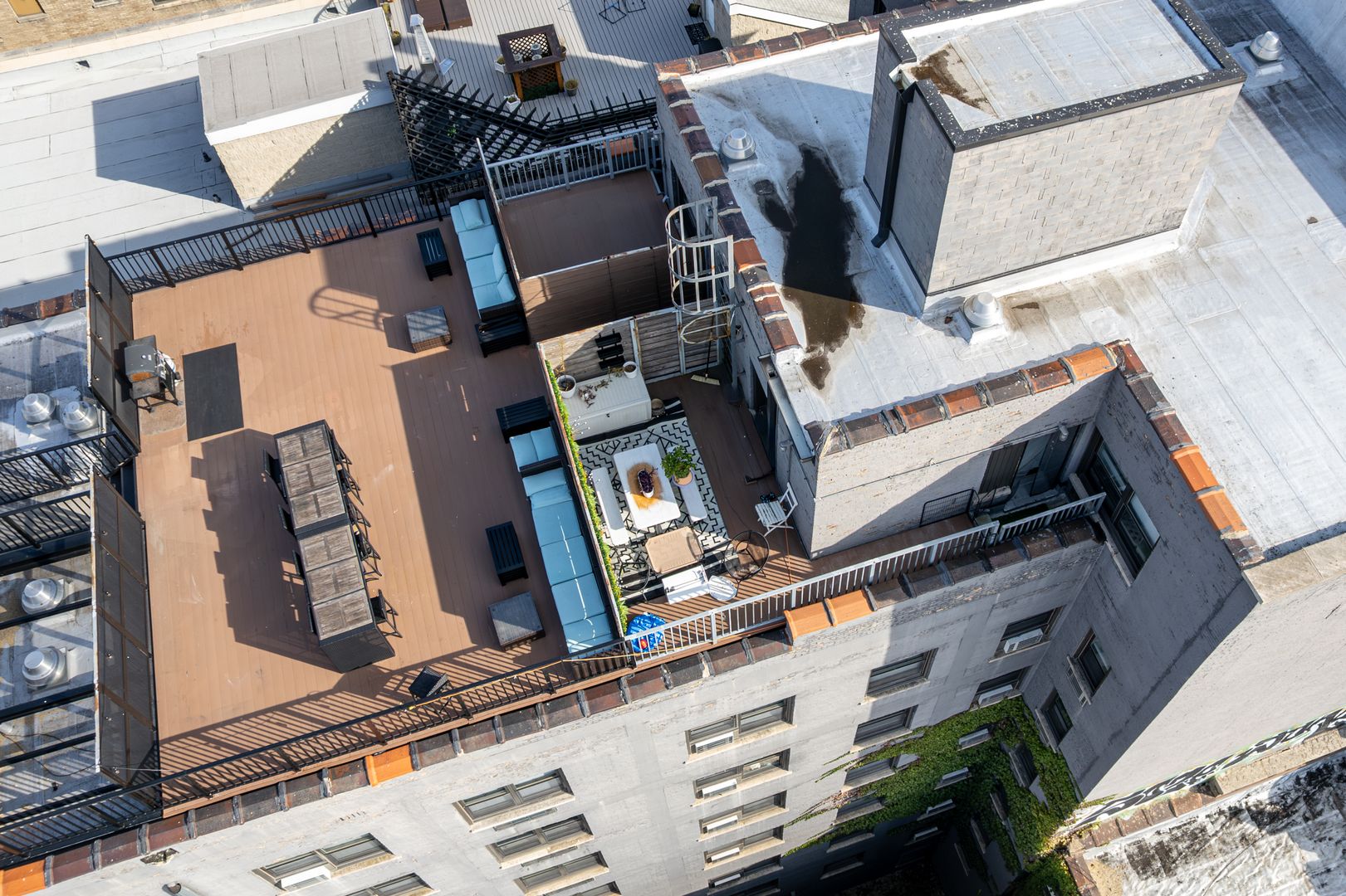 Chicago Apartment: 5718 N Winthrop Avenue