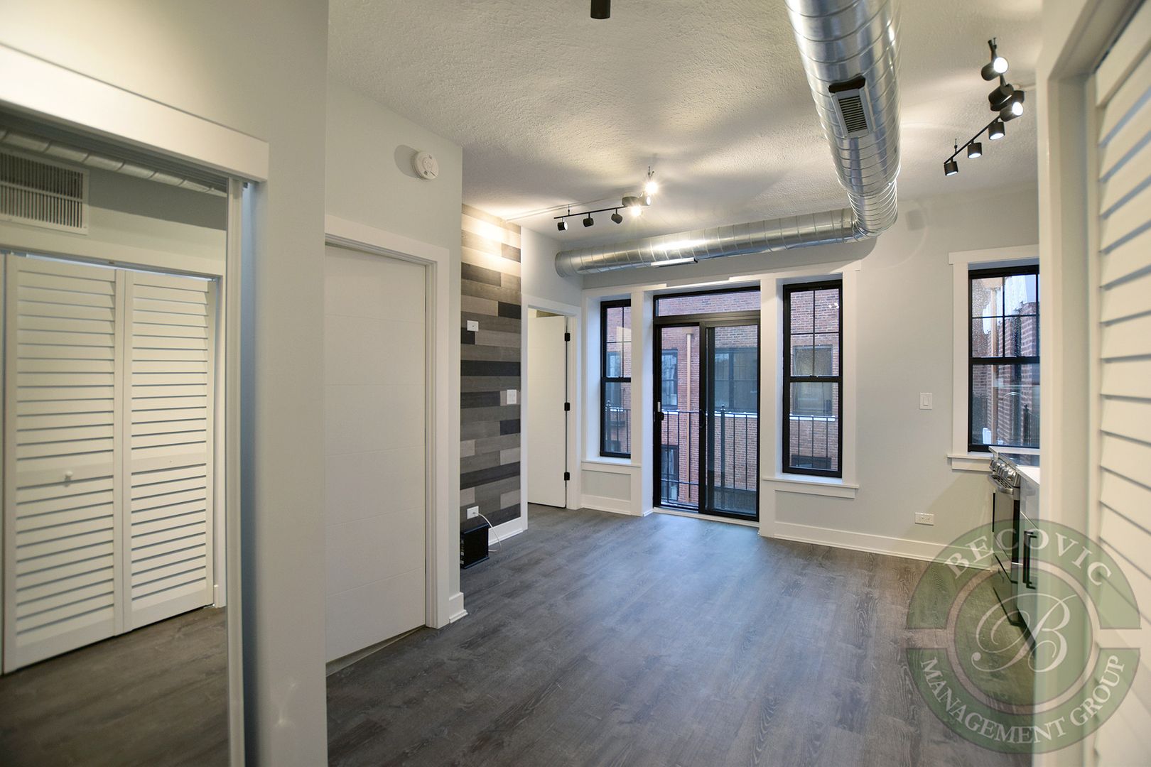 Chicago Apartment: 7645 N Sheridan Rd