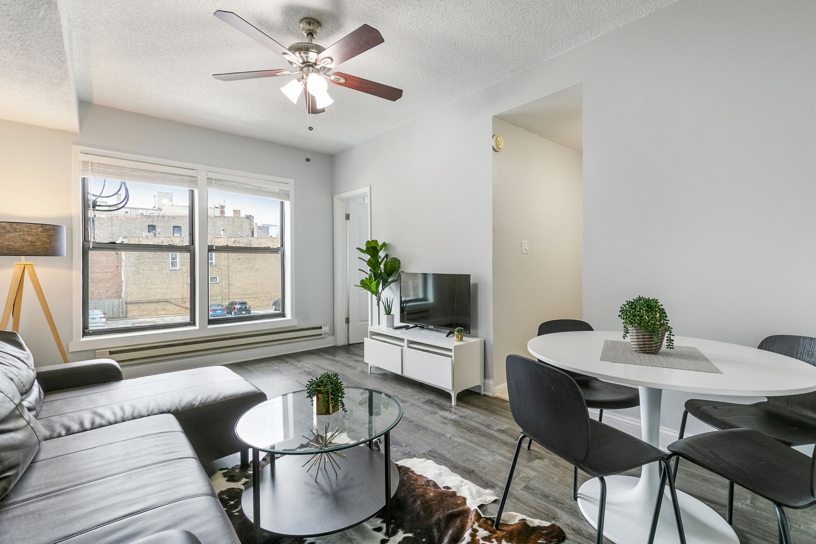 Chicago Apartment: 4520 N Clarendon Ave