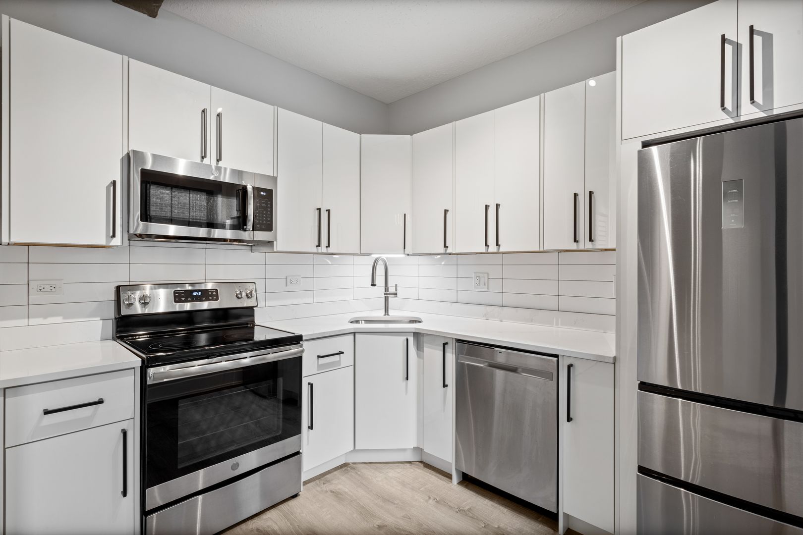 Chicago Apartment: 7645 N Sheridan Rd