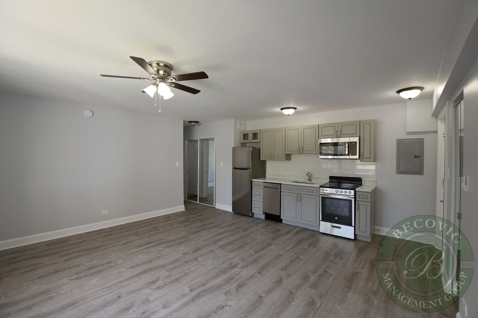 Chicago Apartment: 7710 N Sheridan Rd
