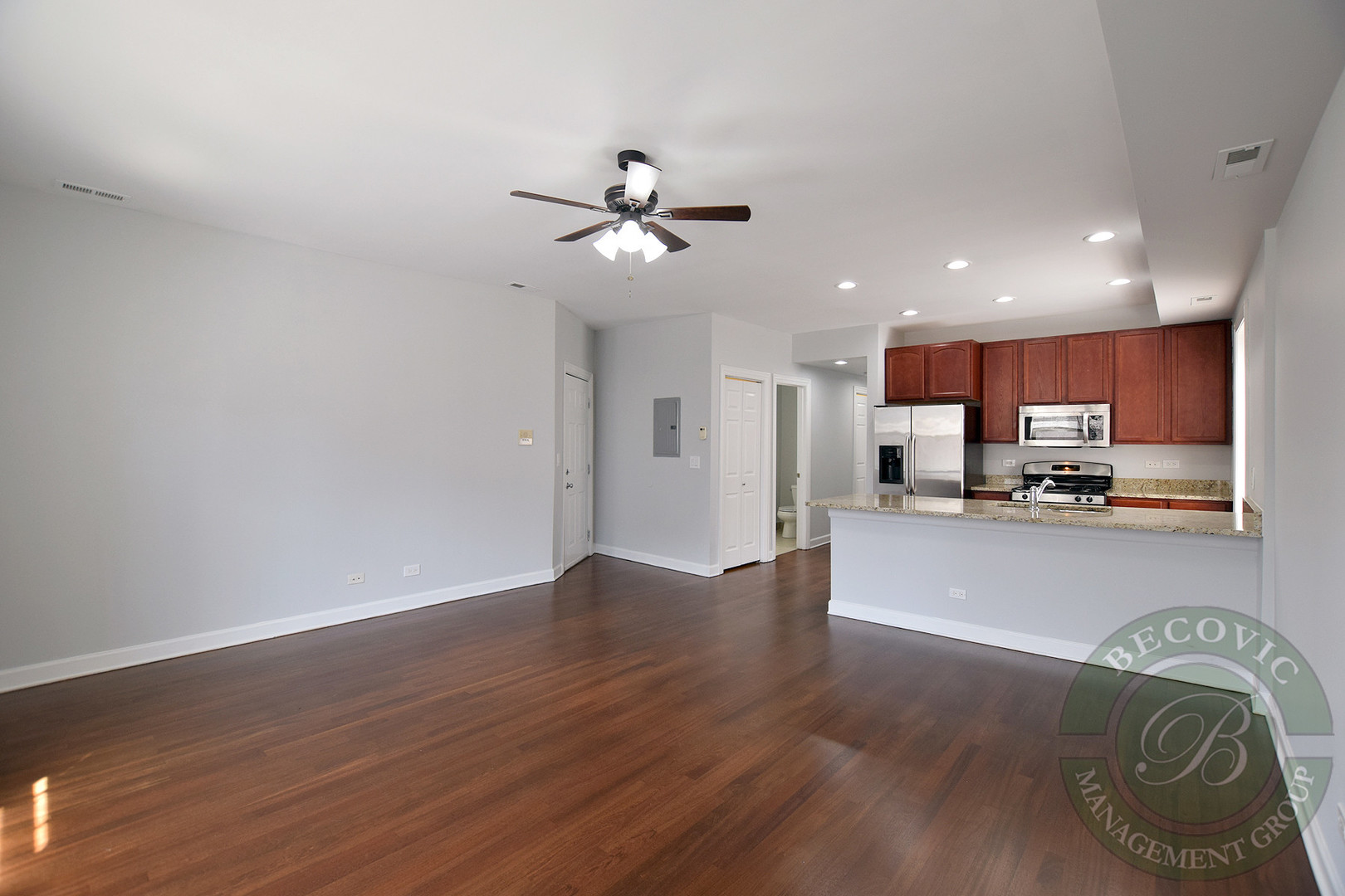 Chicago Apartment: 7357-67 N Ashland Ave