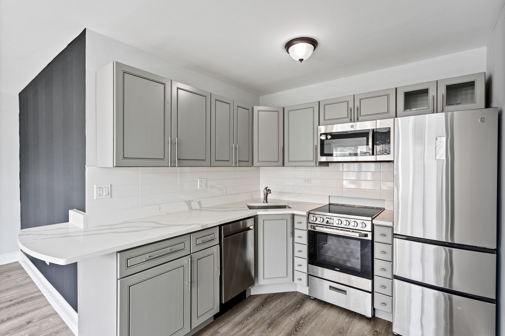 Chicago Apartment: 7710 N Sheridan Rd