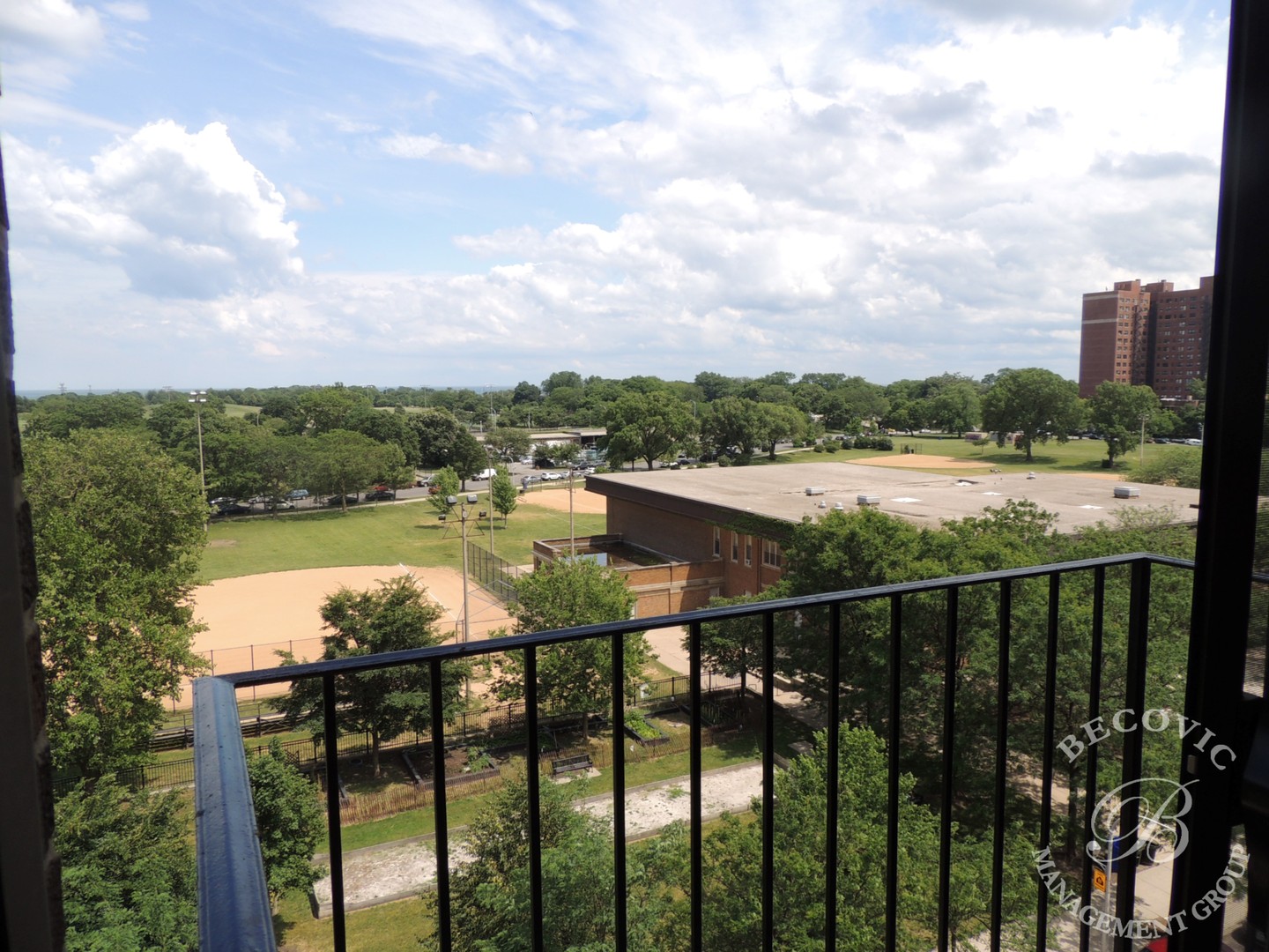 Chicago Apartment: 4520 N Clarendon Ave