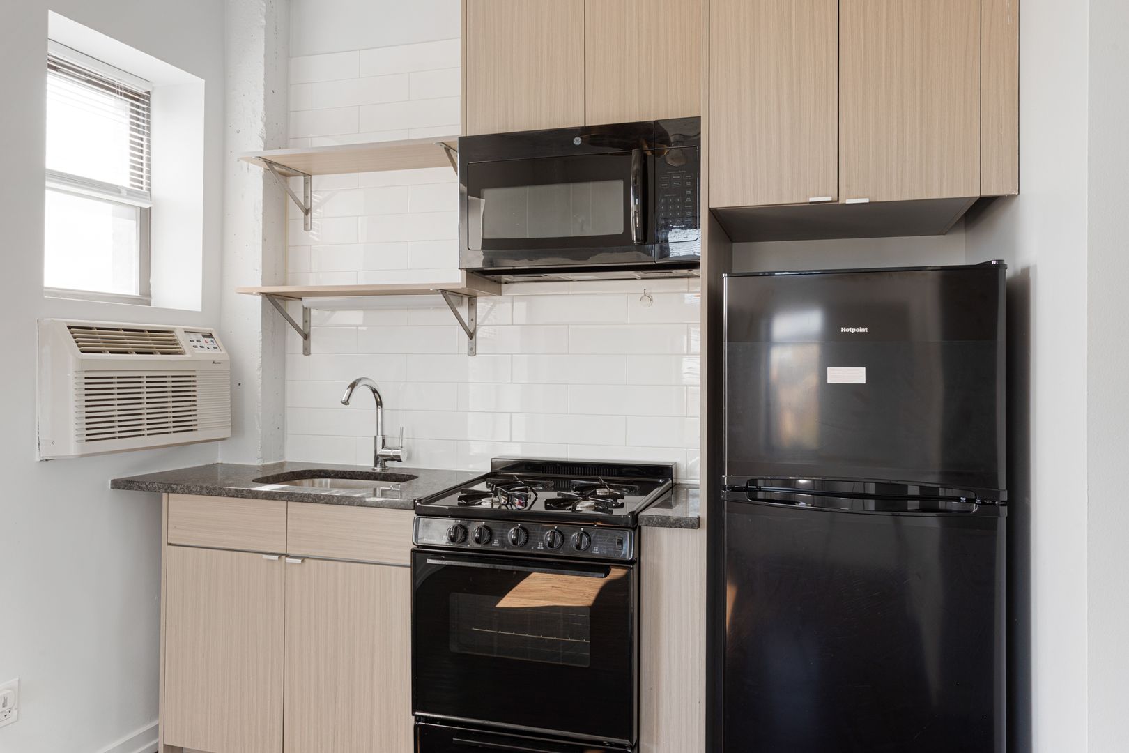 Chicago Apartment: 1325 W Wilson Avenue